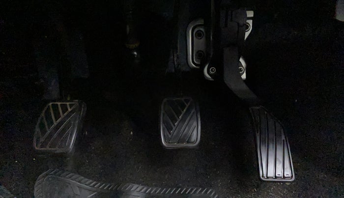 2015 Maruti Swift VXI, Petrol, Manual, 48,681 km, Pedals