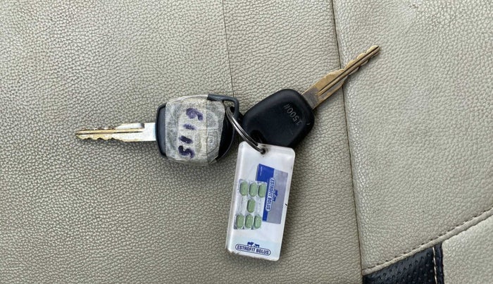 2015 Maruti Swift Dzire VDI ABS, Diesel, Manual, 82,562 km, Key Close Up