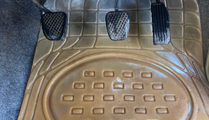 2017 Honda Brio S MT, Petrol, Manual, 49,964 km, Pedals