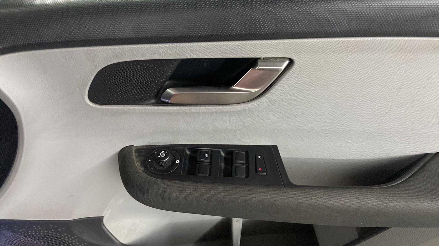 2021 Tata ALTROZ XZ (O) PETROL, Petrol, Manual, 14,866 km, Driver Side Door Panels Control
