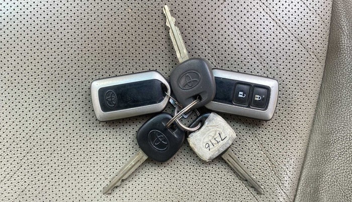 2011 Toyota Corolla Altis G DIESEL, Diesel, Manual, 1,07,236 km, Key Close Up