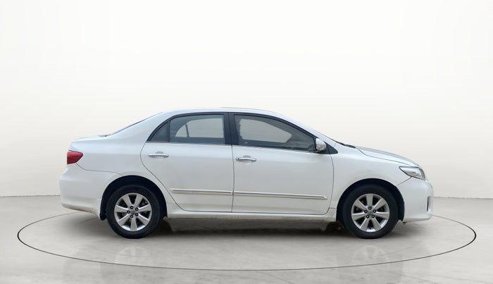 2011 Toyota Corolla Altis G DIESEL, Diesel, Manual, 1,07,236 km, Right Side