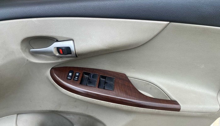 2011 Toyota Corolla Altis G DIESEL, Diesel, Manual, 1,07,236 km, Driver Side Door Panels Control