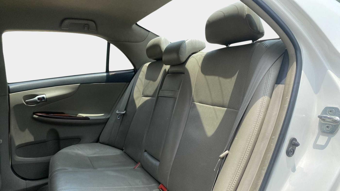 2011 Toyota Corolla Altis G DIESEL, Diesel, Manual, 1,07,236 km, Right Side Rear Door Cabin