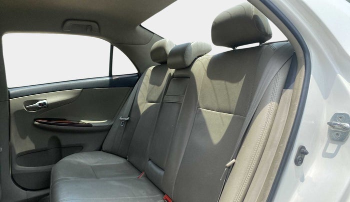 2011 Toyota Corolla Altis G DIESEL, Diesel, Manual, 1,07,236 km, Right Side Rear Door Cabin