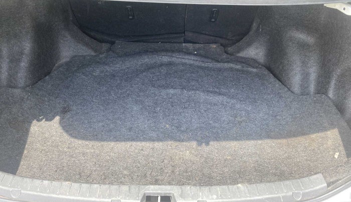 2011 Toyota Corolla Altis G DIESEL, Diesel, Manual, 1,07,236 km, Boot Inside