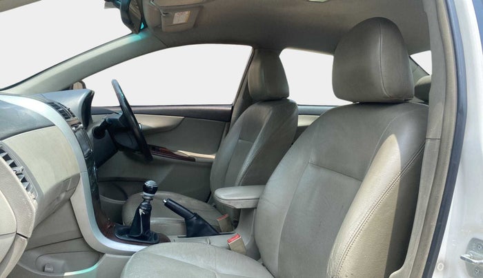 2011 Toyota Corolla Altis G DIESEL, Diesel, Manual, 1,07,236 km, Right Side Front Door Cabin