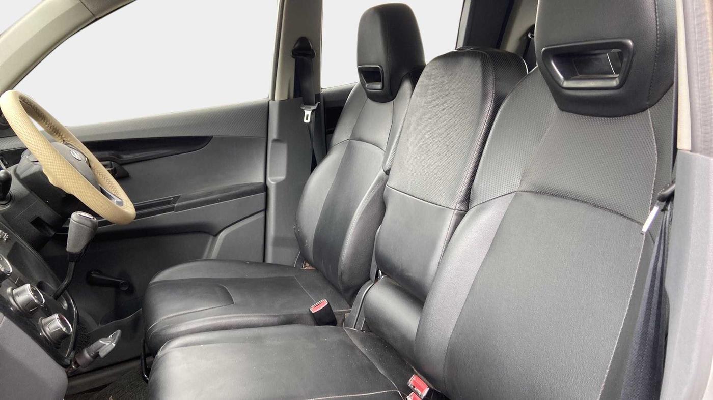 2018 Mahindra KUV 100 NXT K2 P 6 STR, Petrol, Manual, 28,611 km, Right Side Front Door Cabin