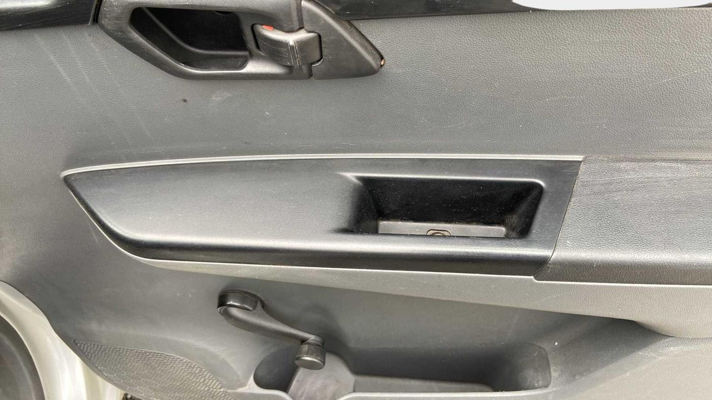 2018 Mahindra KUV 100 NXT K2 P 6 STR, Petrol, Manual, 28,611 km, Driver Side Door Panels Control