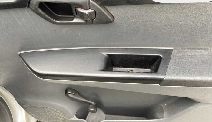 2018 Mahindra KUV 100 NXT K2 P 6 STR, Petrol, Manual, 28,611 km, Driver Side Door Panels Control