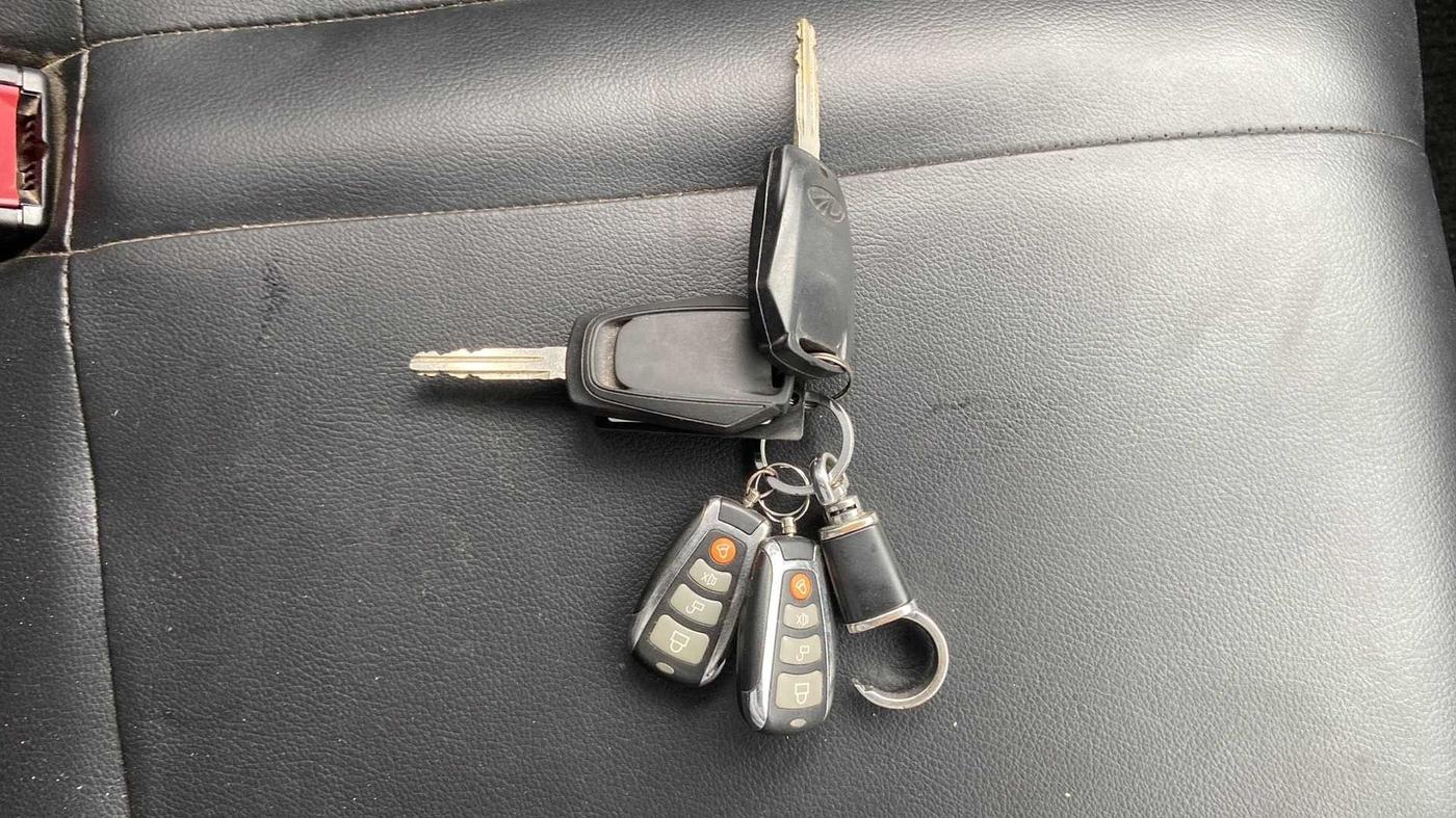 2018 Mahindra KUV 100 NXT K2 P 6 STR, Petrol, Manual, 28,611 km, Key Close Up
