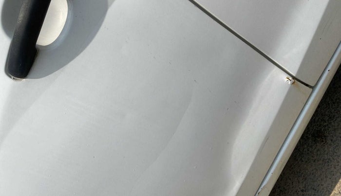 2010 Maruti Ritz VXI, Petrol, Manual, 86,168 km, Front passenger door - Minor scratches