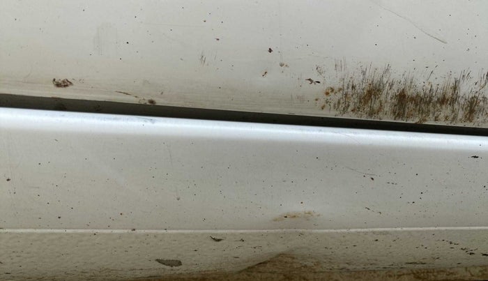 2010 Maruti Ritz VXI, Petrol, Manual, 86,168 km, Left running board - Slightly dented