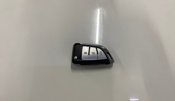 2021 Hyundai NEW SANTRO MAGNA, Petrol, Manual, 30,796 km, Key Close Up