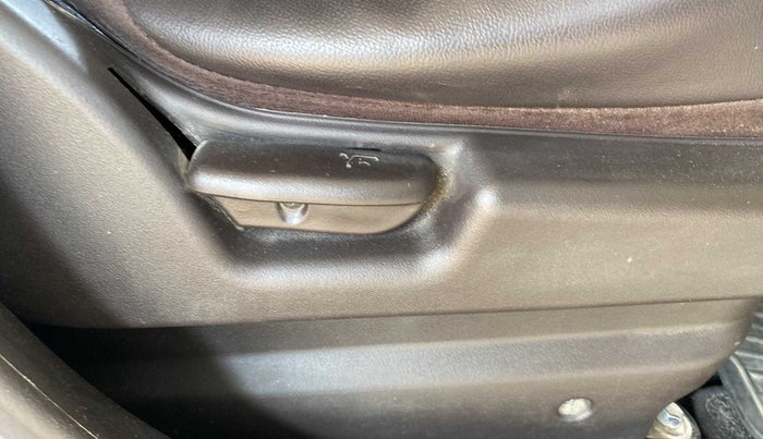 2013 Hyundai Santro Xing GLS (CNG), CNG, Manual, 78,849 km, Driver Side Adjustment Panel