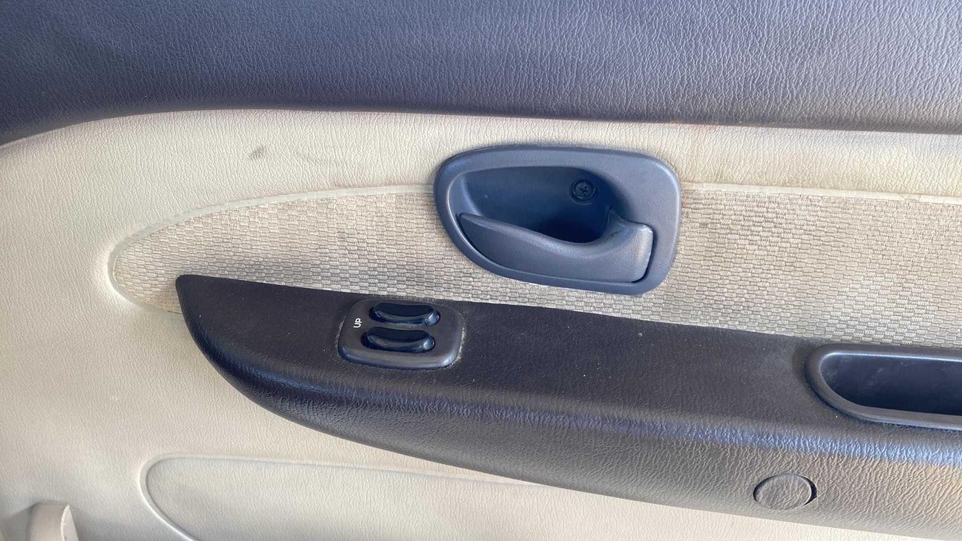 2013 Hyundai Santro Xing GLS (CNG), CNG, Manual, 78,849 km, Driver Side Door Panels Control