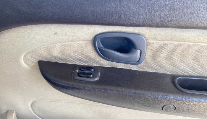 2013 Hyundai Santro Xing GLS (CNG), CNG, Manual, 78,849 km, Driver Side Door Panels Control