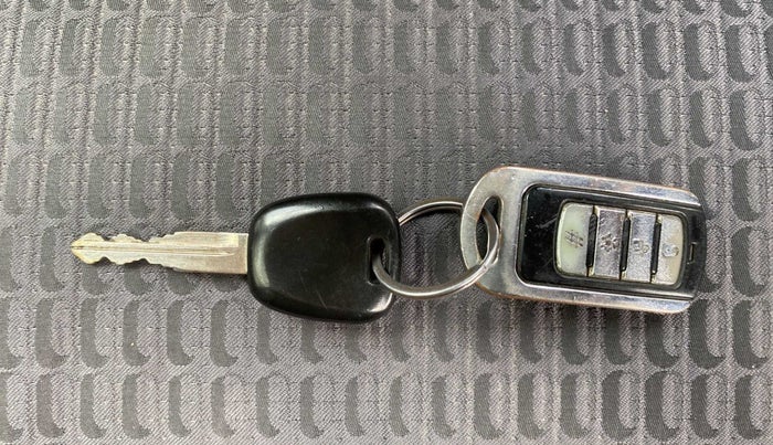 2015 Maruti Ritz VDI, Diesel, Manual, 77,743 km, Key Close Up
