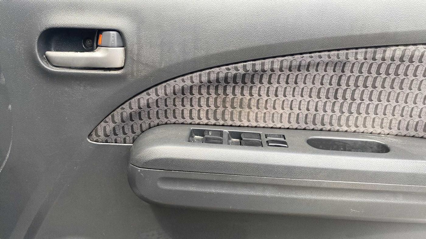 2015 Maruti Ritz VDI, CNG, Manual, 77,743 km, Driver Side Door Panels Control