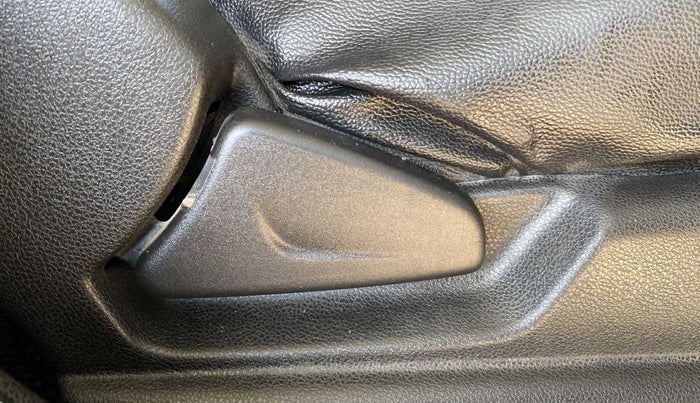 2017 Renault Kwid RXL, Petrol, Manual, 56,440 km, Driver Side Adjustment Panel