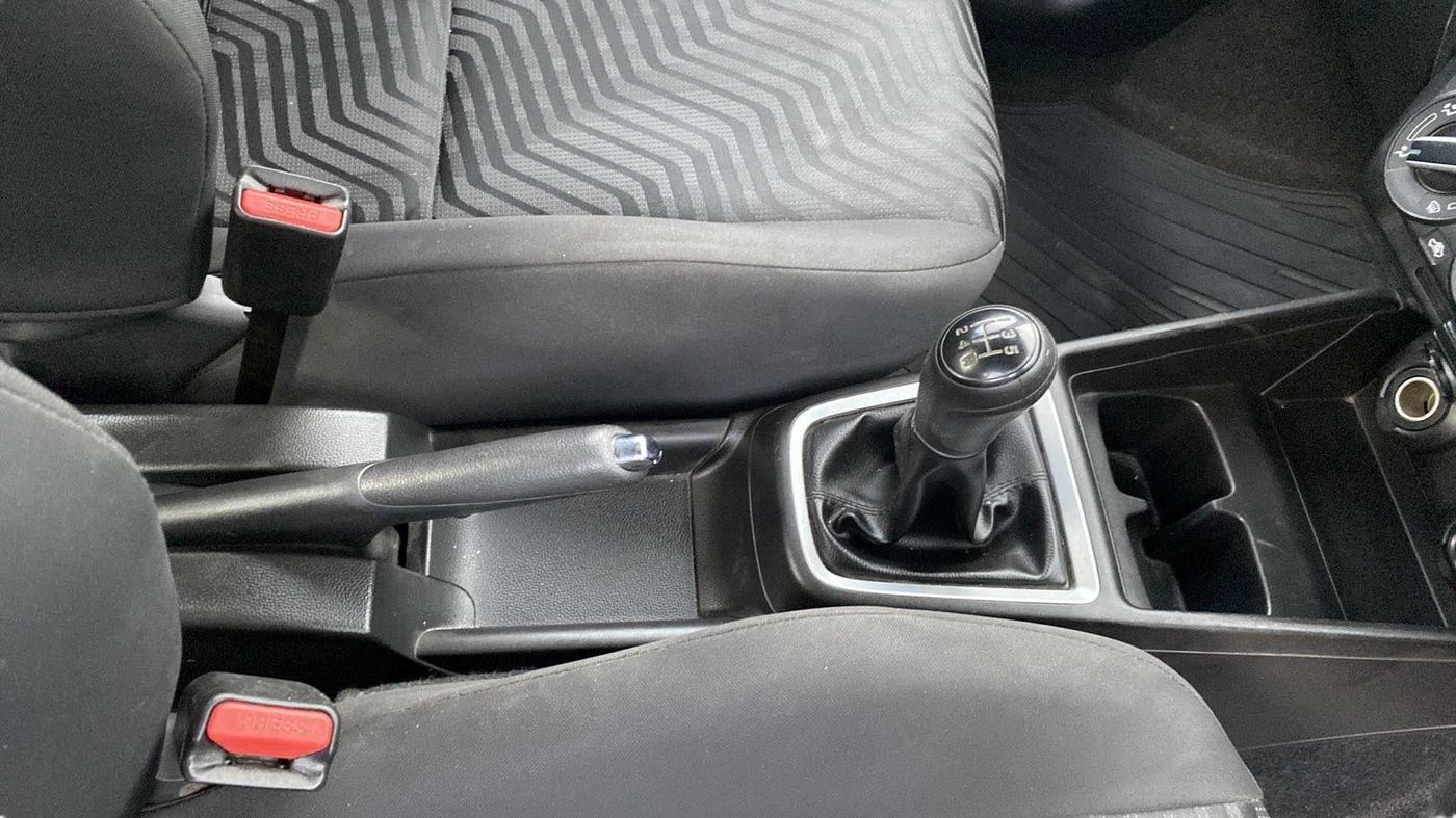 2019 Maruti Swift VXI, Petrol, Manual, 77,042 km, Gear Lever