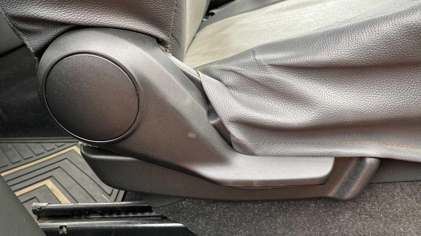 2018 Maruti IGNIS DELTA 1.2, Petrol, Manual, 37,940 km, Driver Side Adjustment Panel