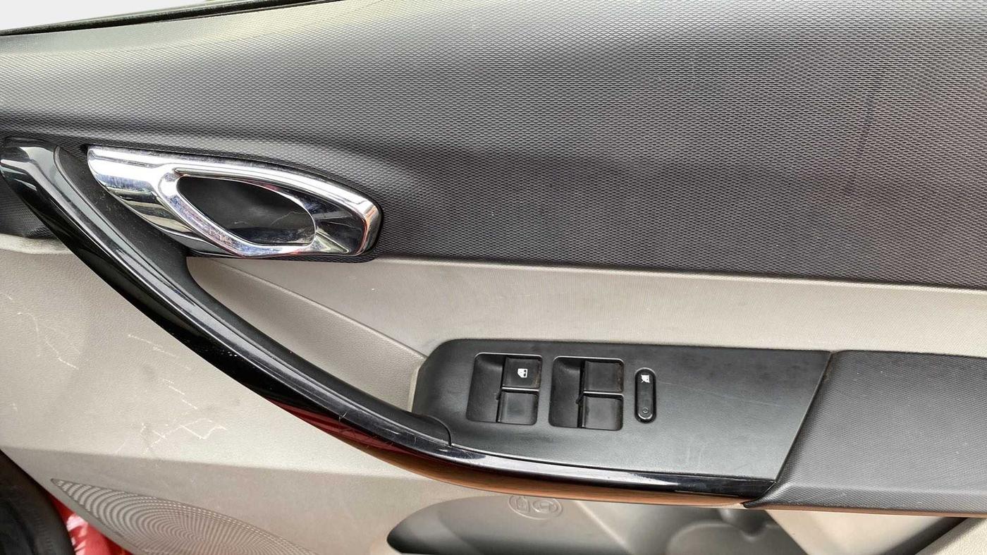 2019 Tata Tiago XZ PLUS PETROL, Petrol, Manual, 36,335 km, Driver Side Door Panels Control