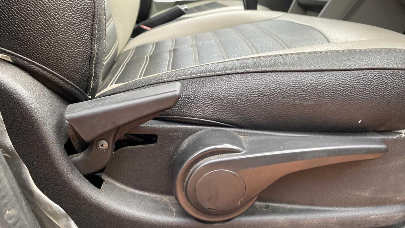 2019 Tata Tiago XZ PLUS PETROL, Petrol, Manual, 36,335 km, Driver Side Adjustment Panel