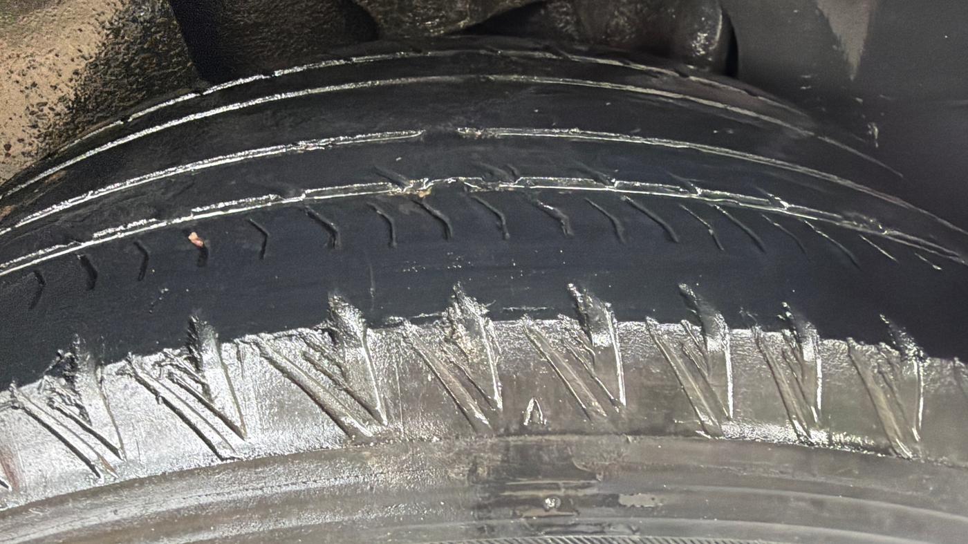 2023 Tata Safari XZA PLUS DARK EDITION, Diesel, Automatic, 58,699 km, Right Rear Tyre Tread