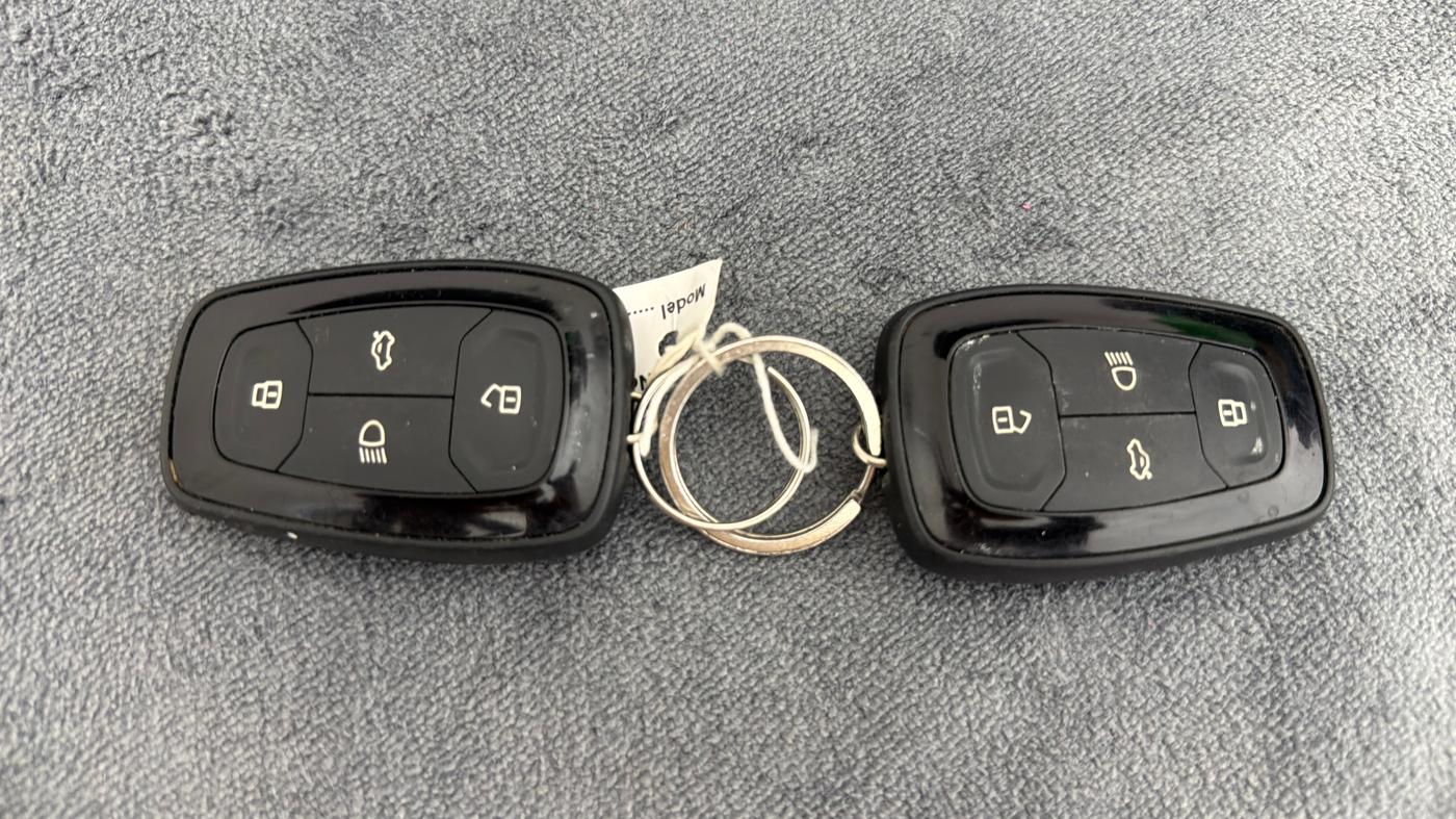 2023 Tata Safari XZA PLUS DARK EDITION, Diesel, Automatic, 58,699 km, Key Close Up
