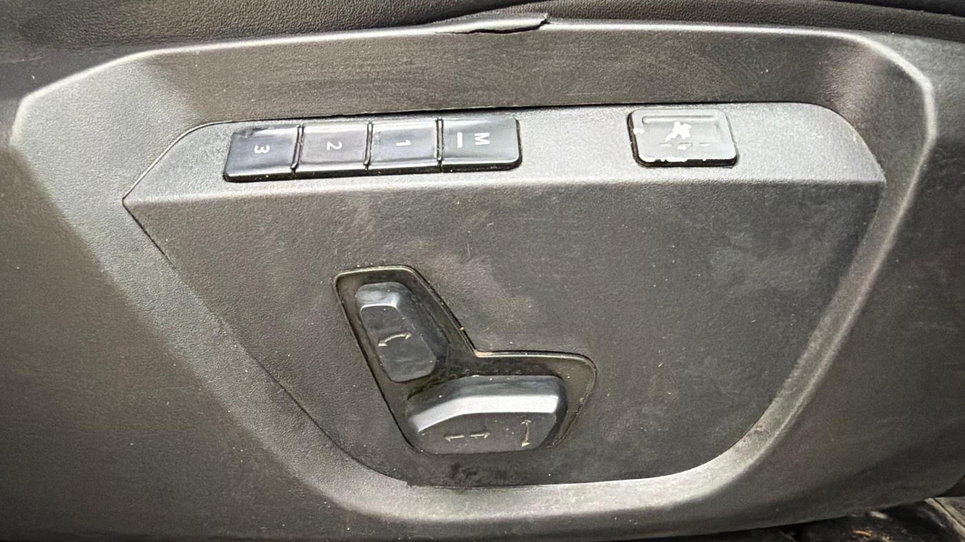 2023 Tata Safari XZA PLUS DARK EDITION, Diesel, Automatic, 58,699 km, Driver Side Adjustment Panel