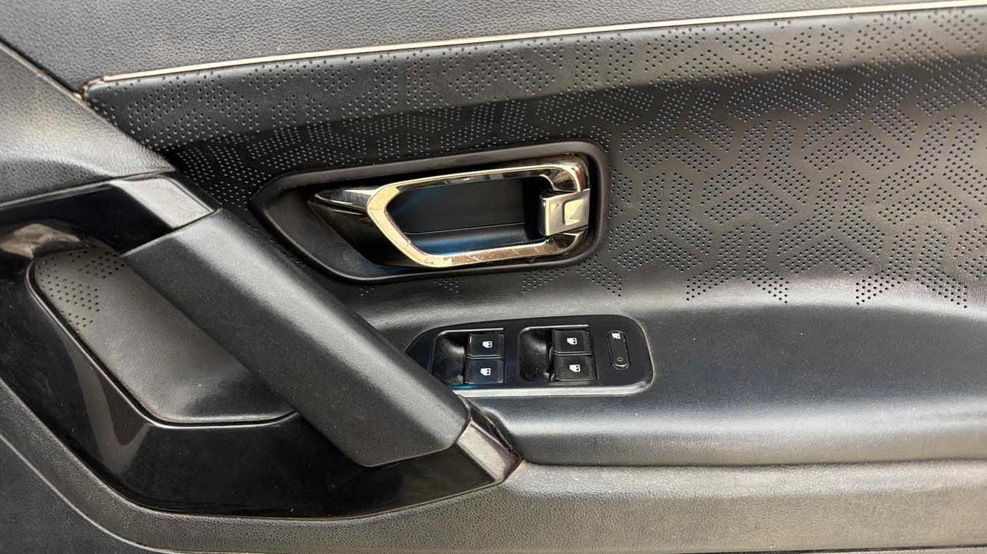 2023 Tata Safari XZA PLUS DARK EDITION, Diesel, Automatic, 58,699 km, Driver Side Door Panels Control