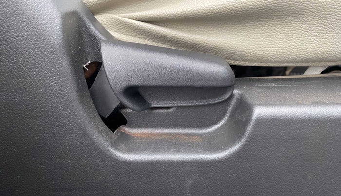 2018 Maruti Wagon R 1.0 VXI, Petrol, Manual, 26,398 km, Driver Side Adjustment Panel
