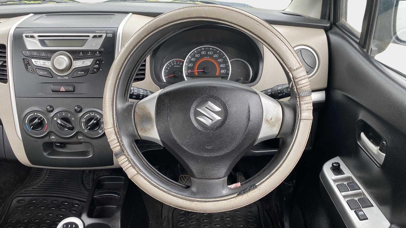 2013 Maruti Wagon R 1.0 VXI, Petrol, Manual, 68,038 km, Steering Wheel Close Up
