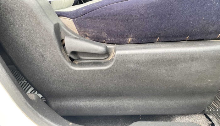 2013 Maruti Wagon R 1.0 VXI, Petrol, Manual, 68,038 km, Driver Side Adjustment Panel