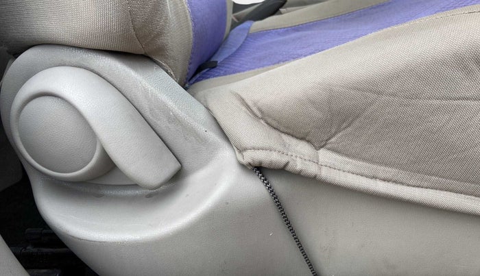 2013 Renault Pulse RXZ DIESEL, Diesel, Manual, 1,10,106 km, Driver Side Adjustment Panel