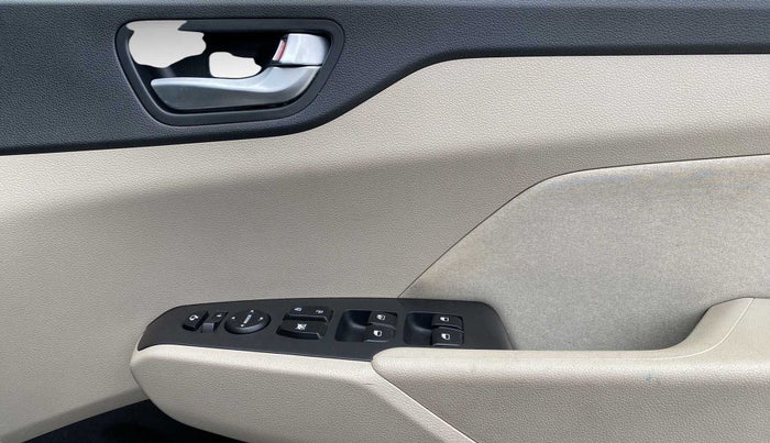 2019 Hyundai Verna 1.6 VTVT SX, Petrol, Manual, 32,601 km, Driver Side Door Panels Control