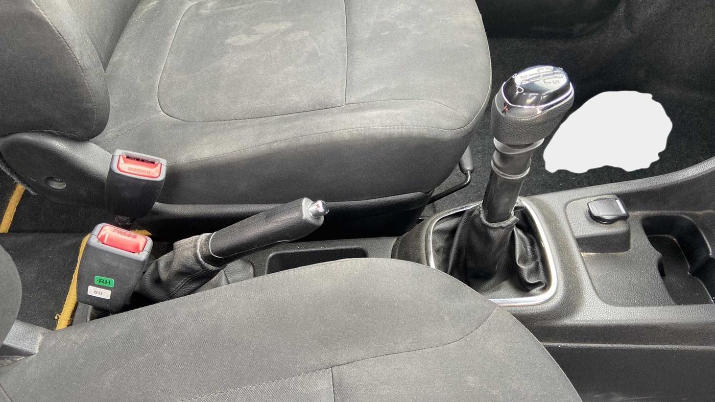 2019 Renault Kwid RXT 1.0 (O), Petrol, Manual, 36,762 km, Gear Lever