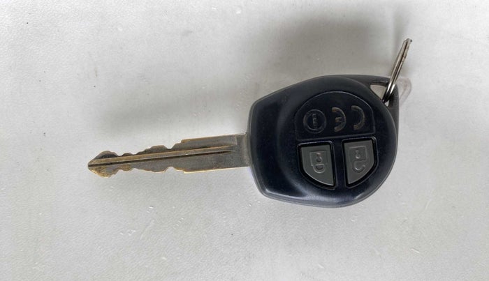2016 Maruti Baleno DELTA PETROL 1.2, Petrol, Manual, 1,23,124 km, Key Close Up