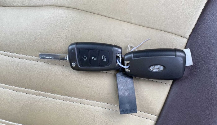 2018 Hyundai Verna 1.4 EX PETROL, Petrol, Manual, 32,092 km, Key Close Up