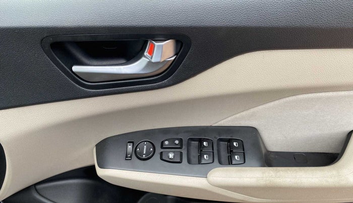 2018 Hyundai Verna 1.4 EX PETROL, Petrol, Manual, 32,092 km, Driver Side Door Panels Control