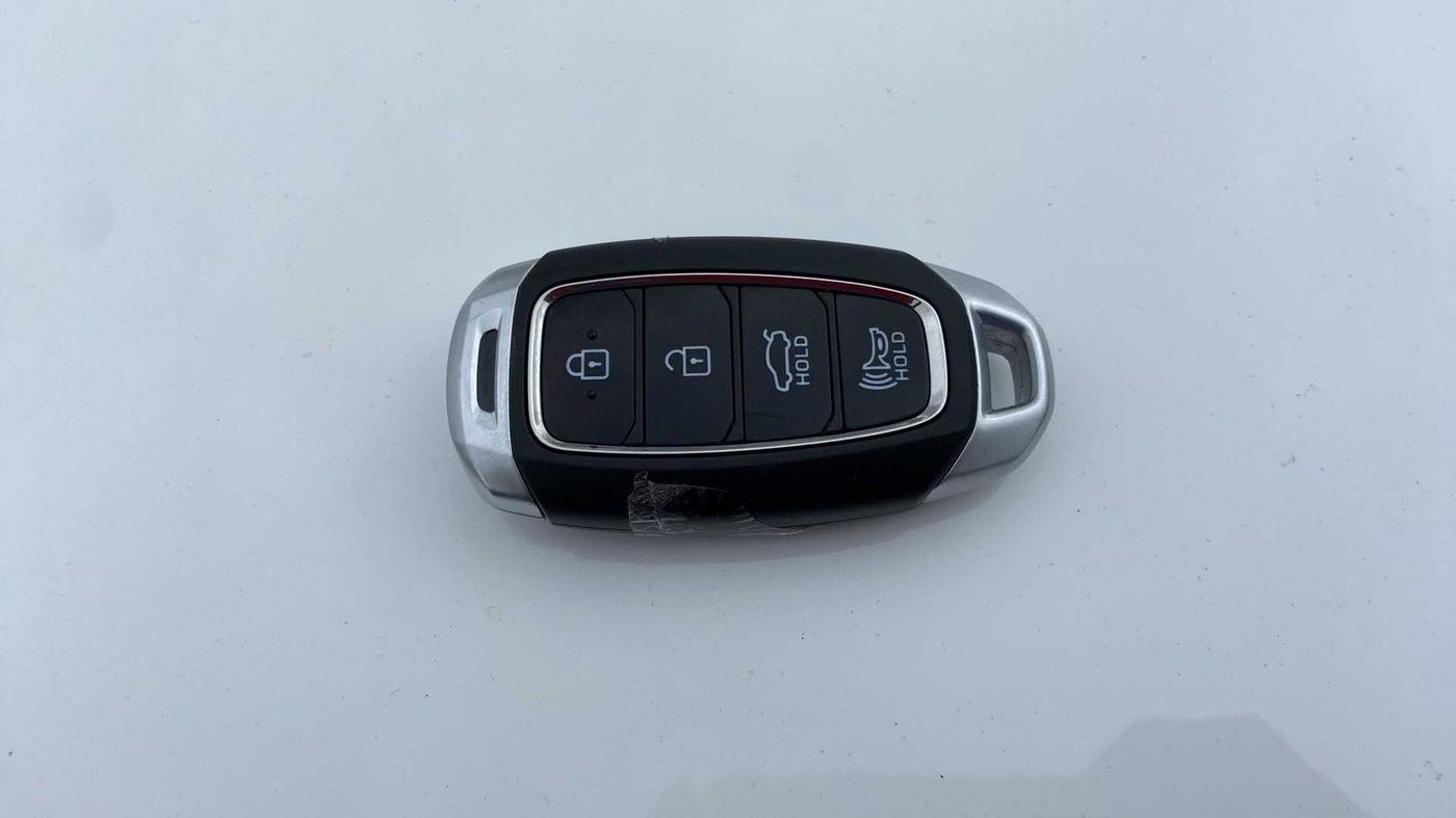 2020 Hyundai Verna SX (O) 1.0 TURBO DCT, Petrol, Automatic, 37,911 km, Key Close Up