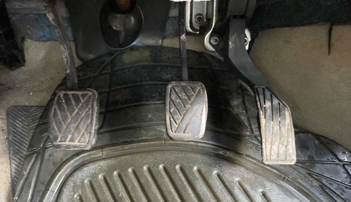 2016 Maruti Ciaz VDI+ SHVS, Diesel, Manual, 78,437 km, Pedals