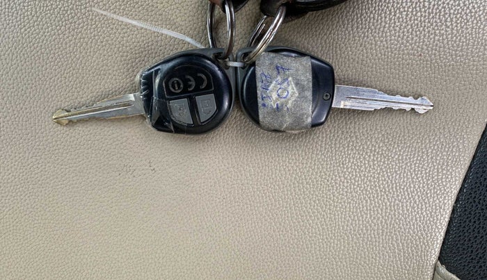 2016 Maruti Ciaz VDI+ SHVS, Diesel, Manual, 78,437 km, Key Close Up