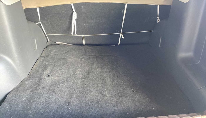 2014 Renault Duster 110 PS RXZ DIESEL, Diesel, Manual, 33,684 km, Boot Inside