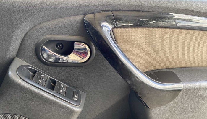 2014 Renault Duster 110 PS RXZ DIESEL, Diesel, Manual, 33,684 km, Driver Side Door Panels Control