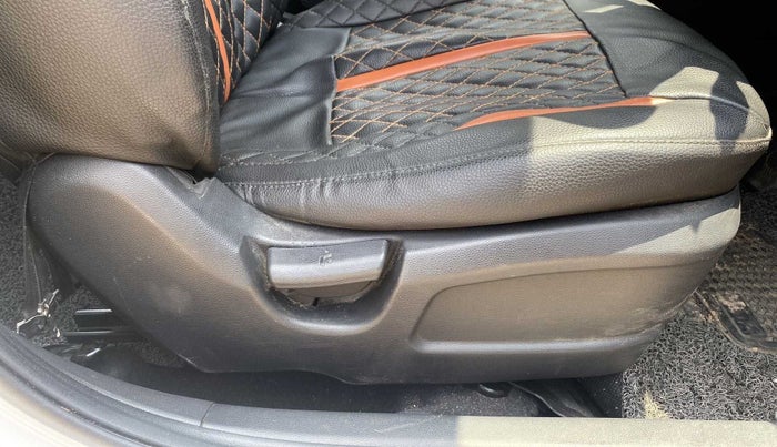 2015 Hyundai Elite i20 MAGNA 1.2, Petrol, Manual, 82,556 km, Driver Side Adjustment Panel