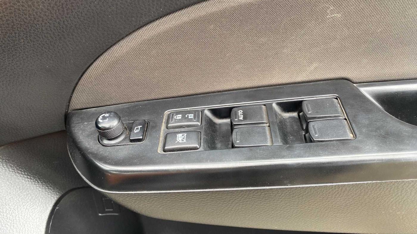 2017 Maruti Swift VXI O, Petrol, Manual, 26,757 km, Driver Side Door Panels Control