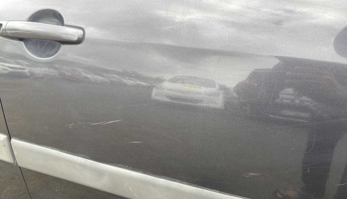 2017 Maruti Swift VXI O, Petrol, Manual, 26,757 km, Driver-side door - Slightly dented