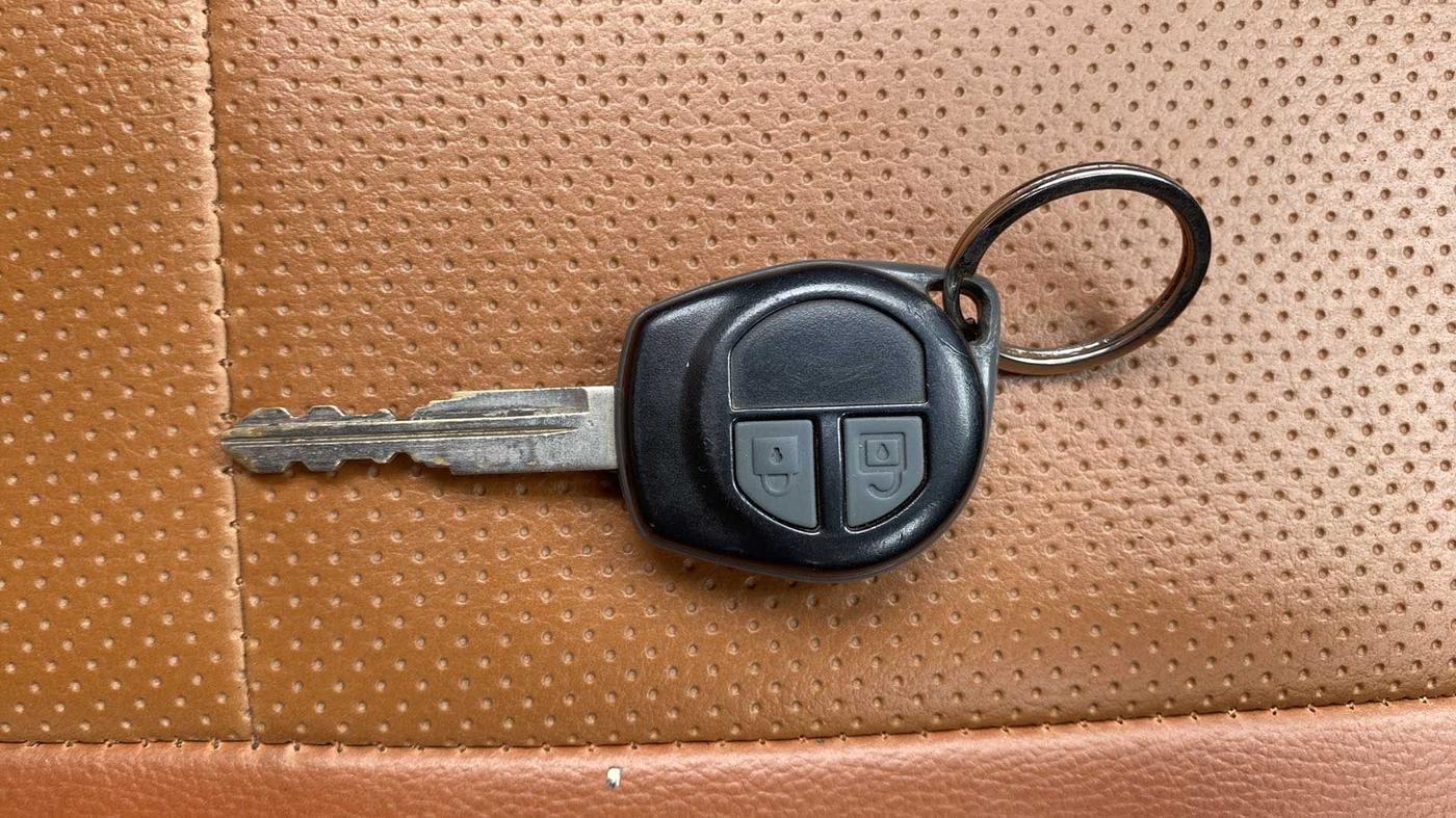 2017 Maruti Swift VXI O, Petrol, Manual, 26,757 km, Key Close Up